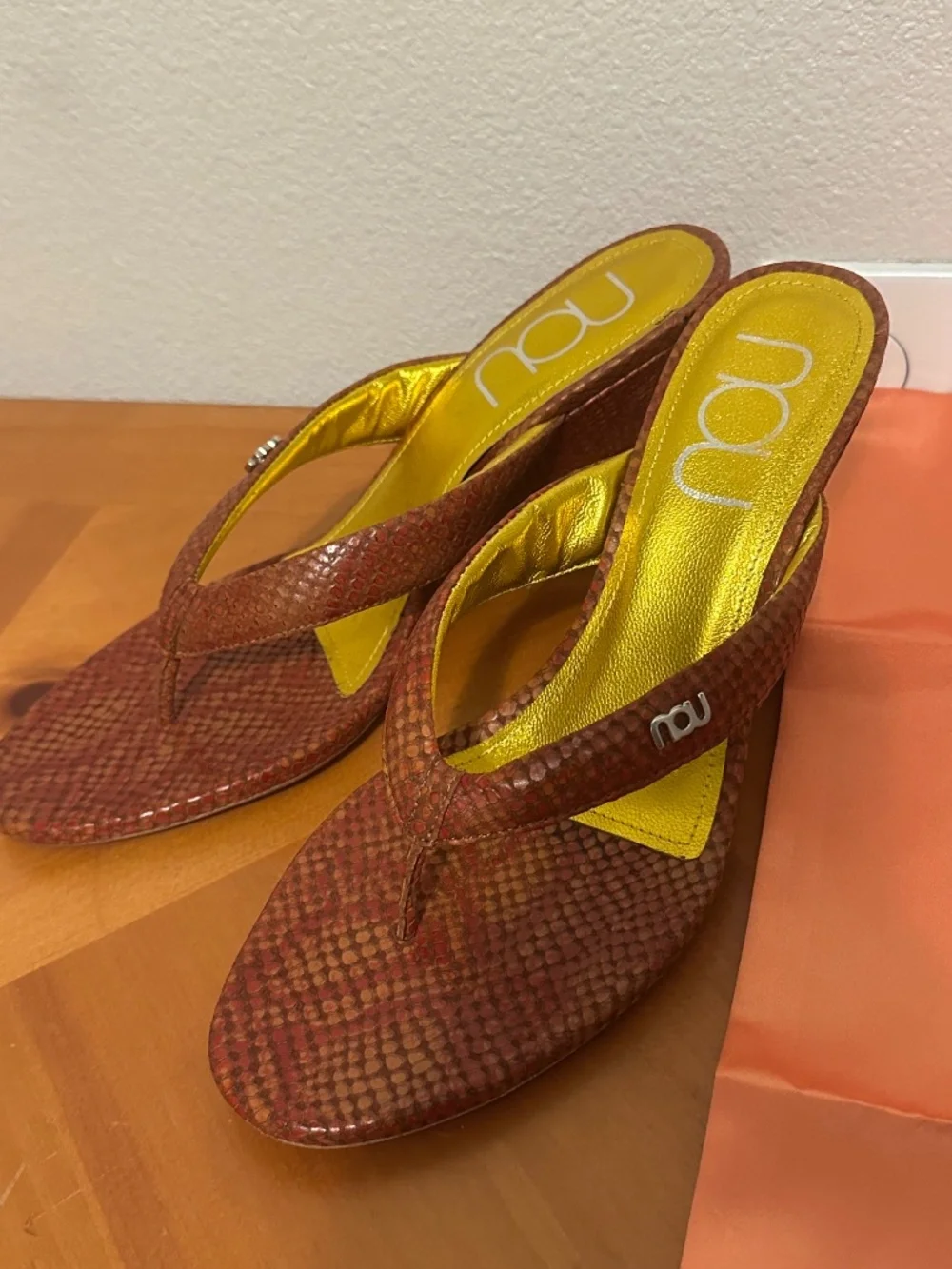 Nou Citrus Puff Wedge